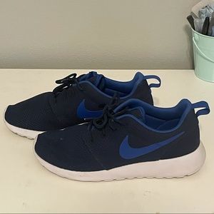 Navy Nike Knit Rosche 6.5